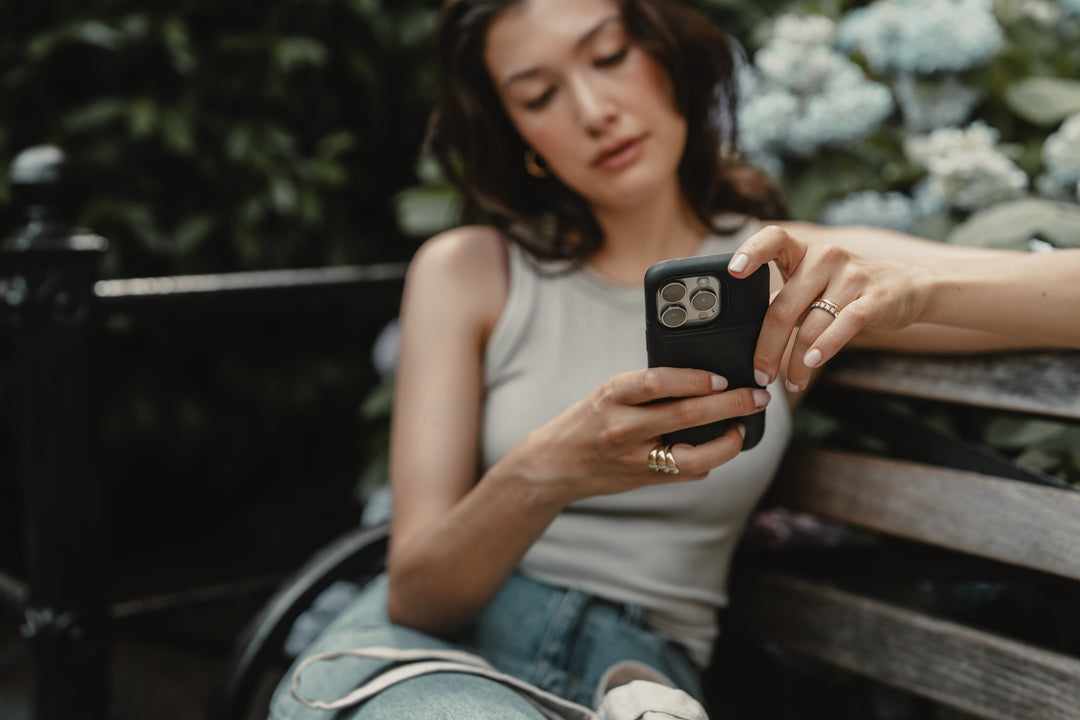 Person holding a phone